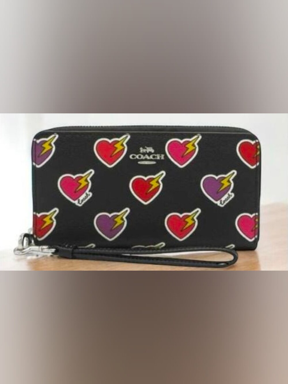 Coach CW476 Heart Bolt Long Zip Around Wallet.